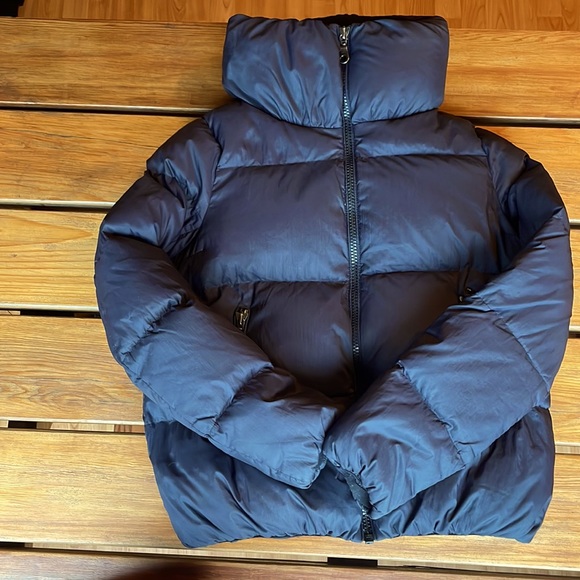 Black puffer with oversized collar and hardware - Picture 2 of 2